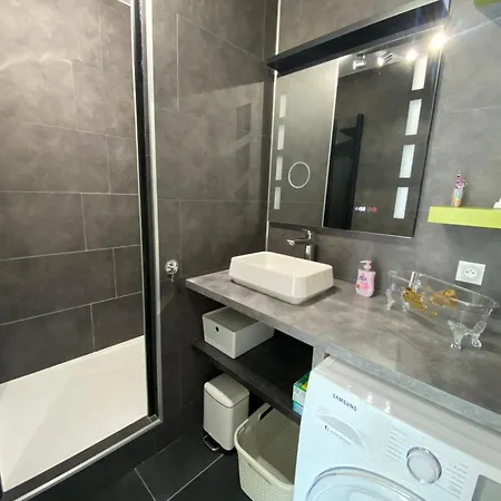 Victoria-t2-41m2-balcon, Wifi, Linge, Produits, Ménage Inclus * Reims