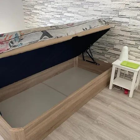 Victoria-t2-41m2-balcon, Wifi, Linge, Produits, Ménage Inclus * Reims