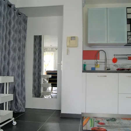 Apartman Victoria-t2-41m2-balcon, Wifi, Linge, Produits, Ménage Inclus *