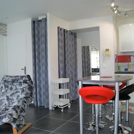 Victoria-t2-41m2-balcon, Wifi, Linge, Produits, Ménage Inclus * Reims