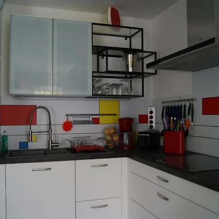 Victoria-t2-41m2-balcon, Wifi, Linge, Produits, Ménage Inclus