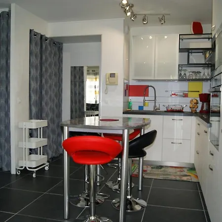 Victoria-t2-41m2-balcon, Wifi, Linge, Produits, Ménage Inclus Apartman